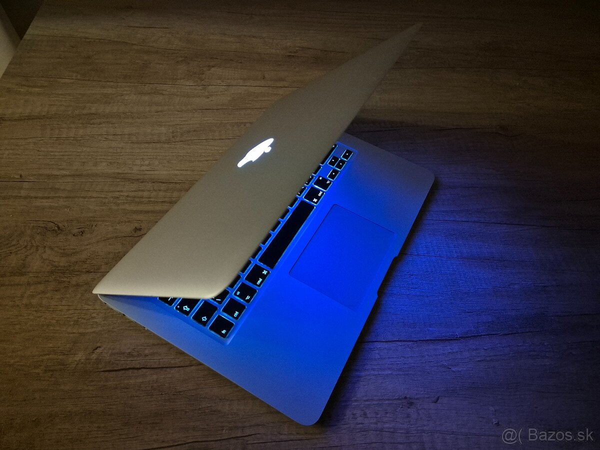 MacBook Air (13-inch, 2017) /Intel Core i5/8GB RAM/128GB SSD - 12