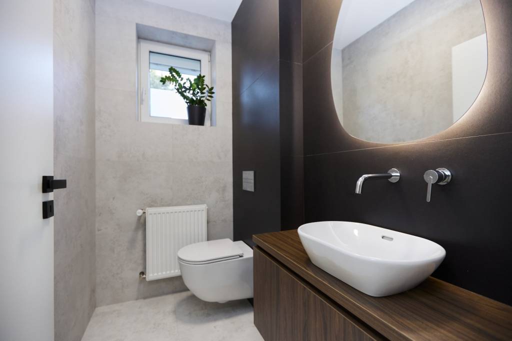 NA PREDAJ- EXKLUZÍVNY- 5 - IZBOVÝ RODINNÝ DOM, MALÁ IDA - PA - 12