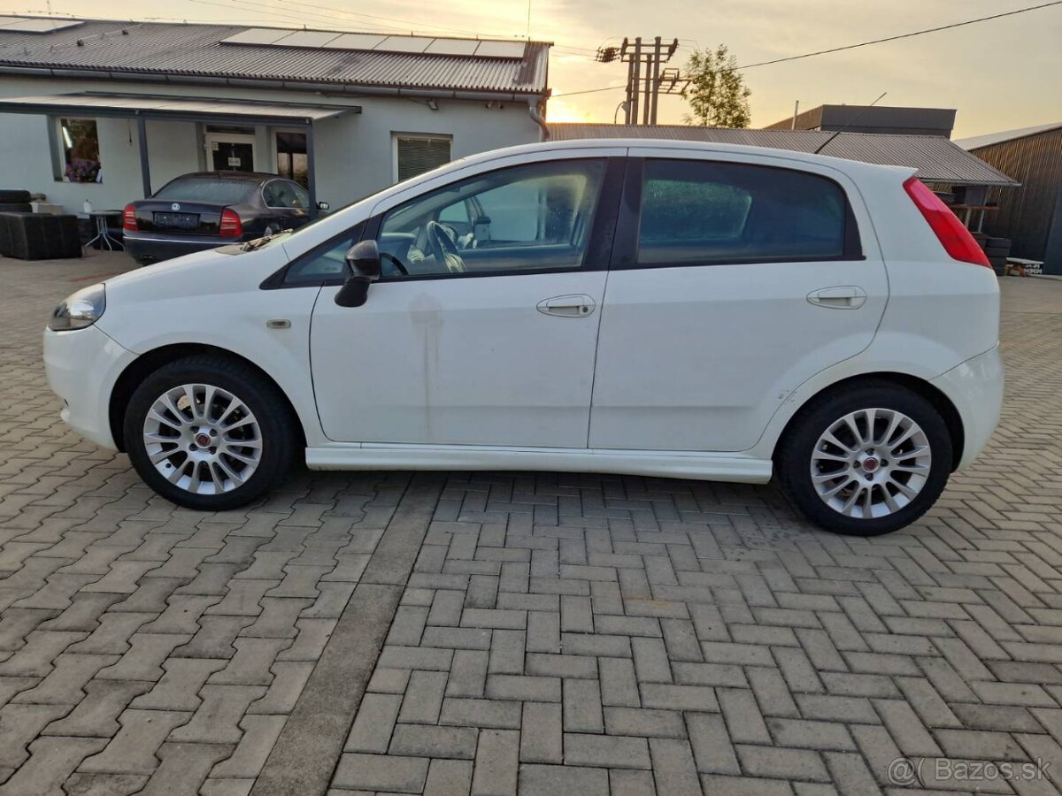 Predám Fiat Grande Punto 1.4 Benzín r.v.2009 - 12