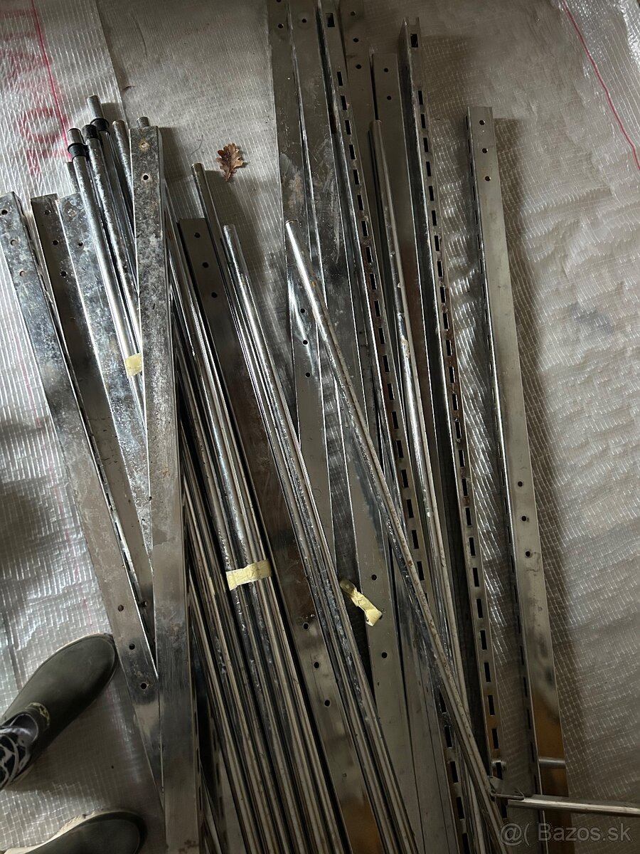 Nabytok z predajne - 12