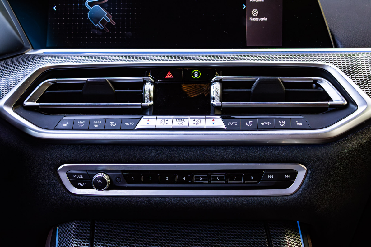 BMW X5 xDrive45e 290kW / TOP STAV / HarmanKardon / FULL LED - 12