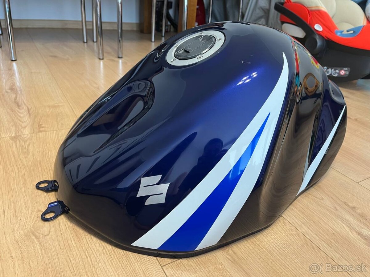 Originálna palivová nádrž - 12