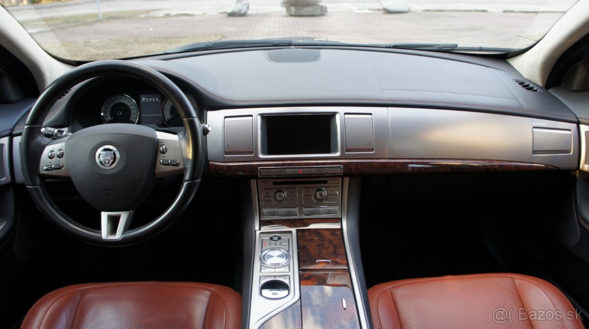 Jaguar XF 3,0D Portfolio - 12