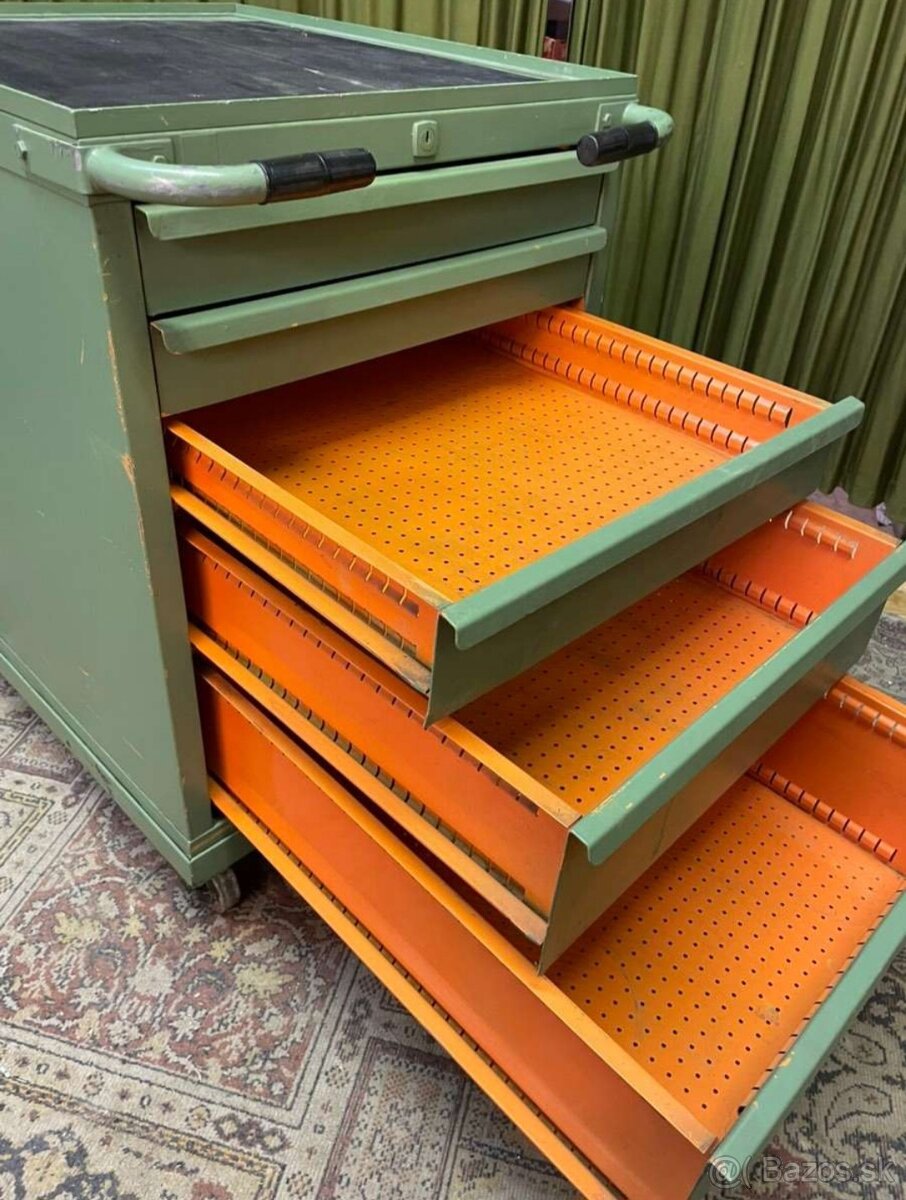 Zásuvková skrinka - 12