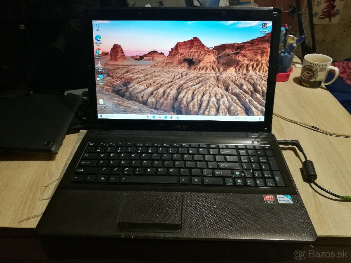 Asus X52. Intel i5. 320 GB. 15,6". 6 GB RAM.Nová klávesnica - 12