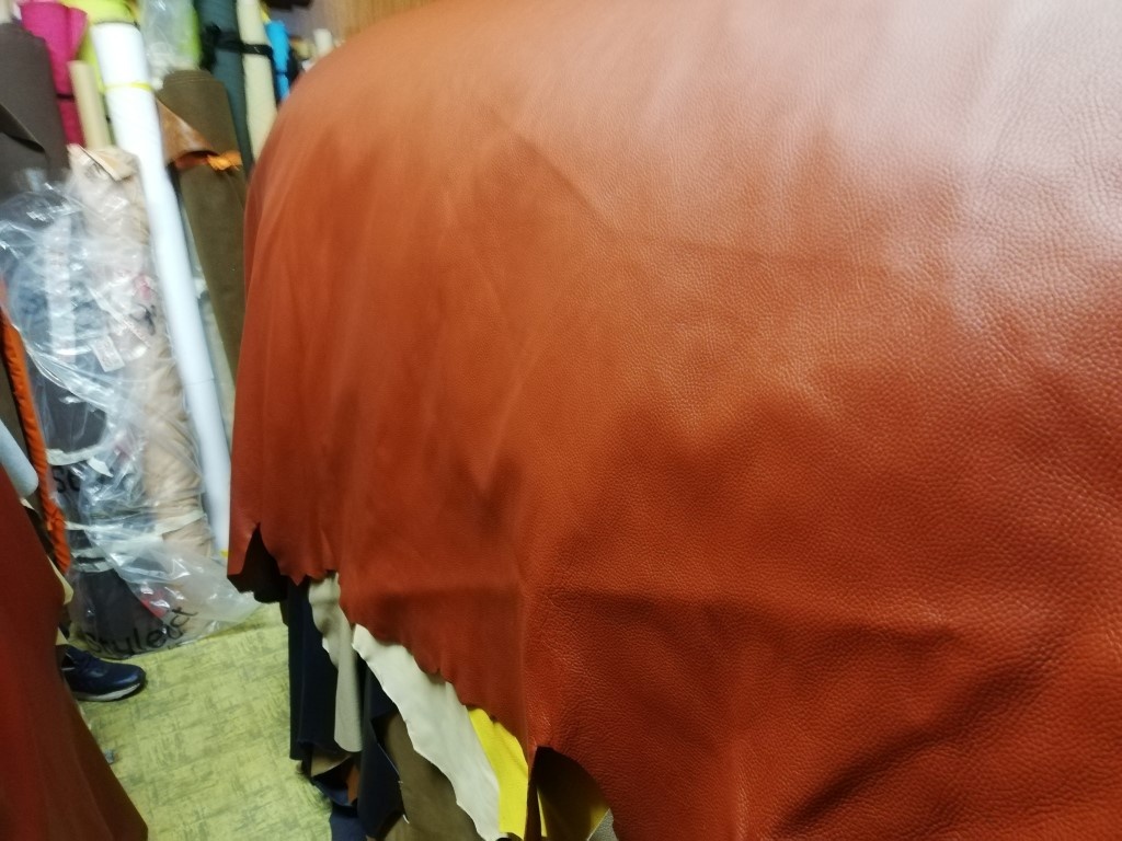 Predam pravú kožu, čalunícku, - 12