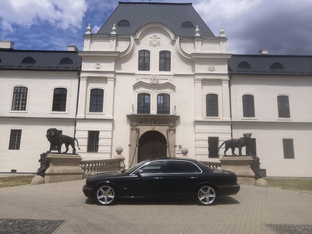 Jaguar XJ - 12