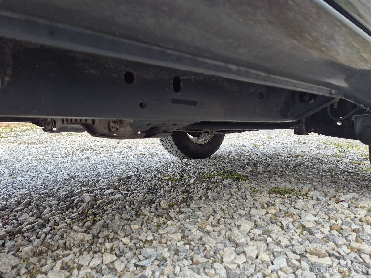 Nissan Terrano 2,7TD .. Top stav .. - 12