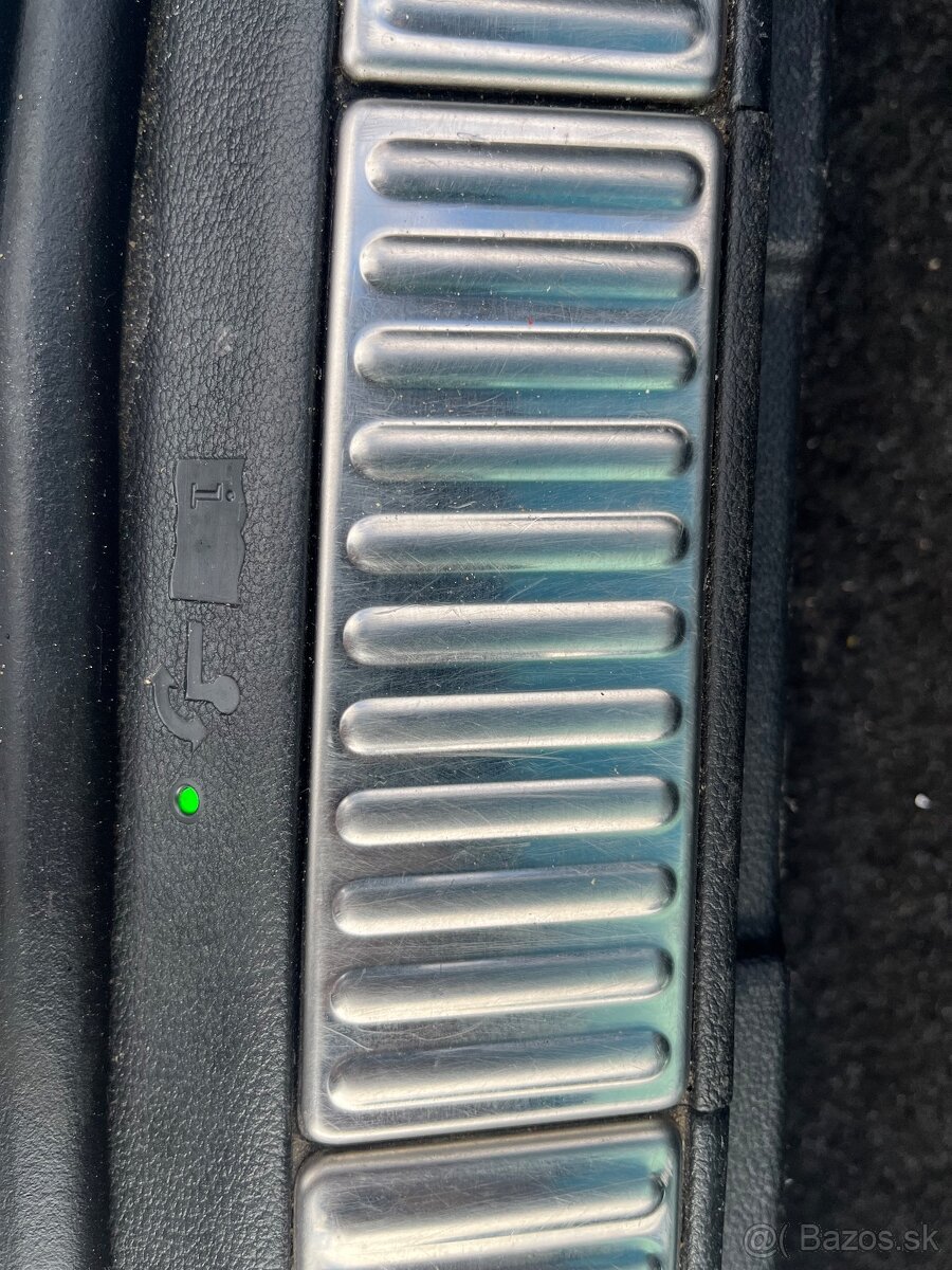 Superb 1.6 Tdi 88 kw - 12