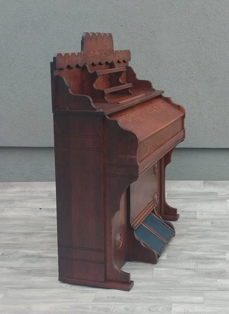 Organ s dubovým puzdrom Needham. - 12