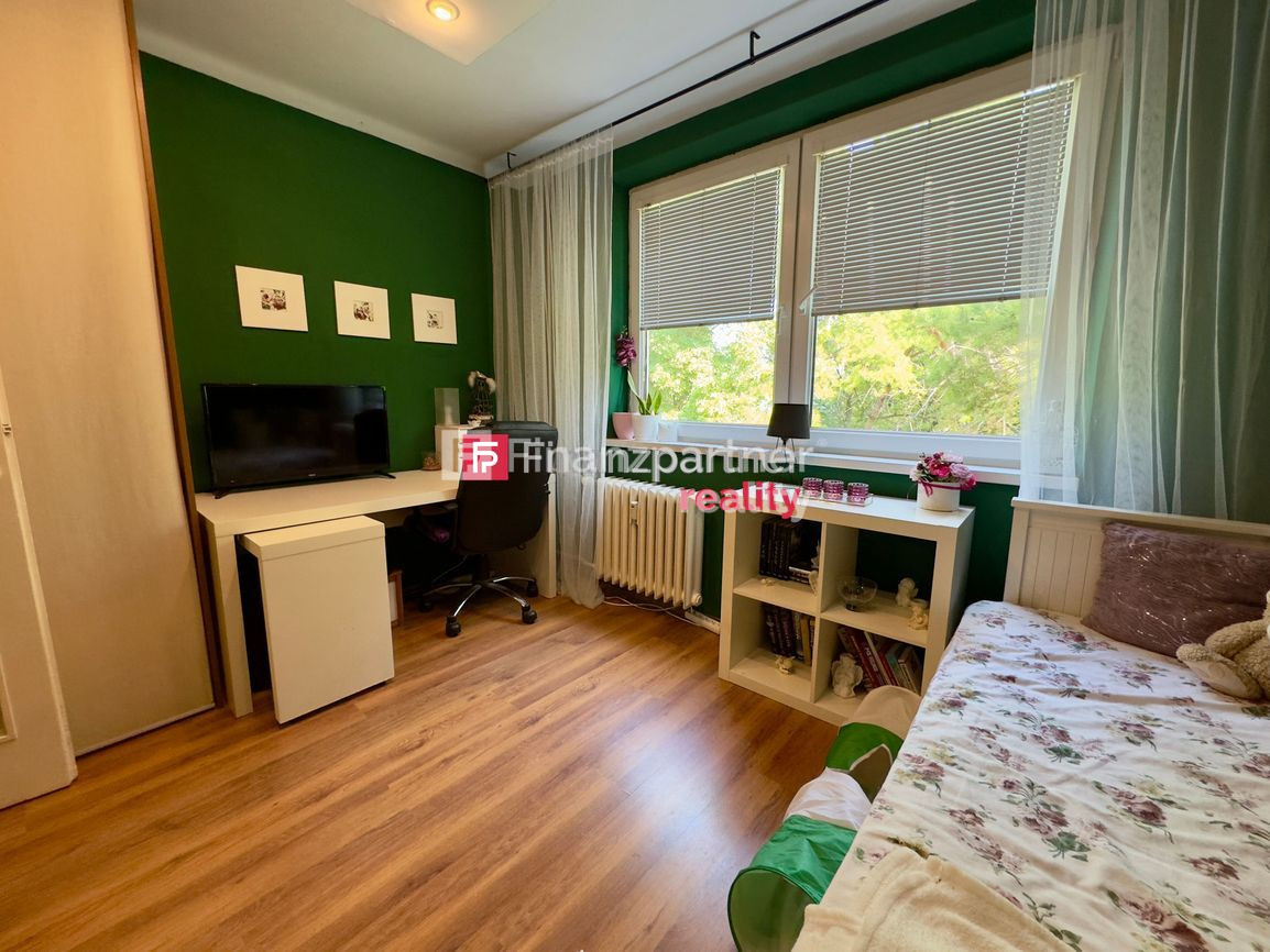 Na predaj priestranný 4-izbový byt Boriny - 12