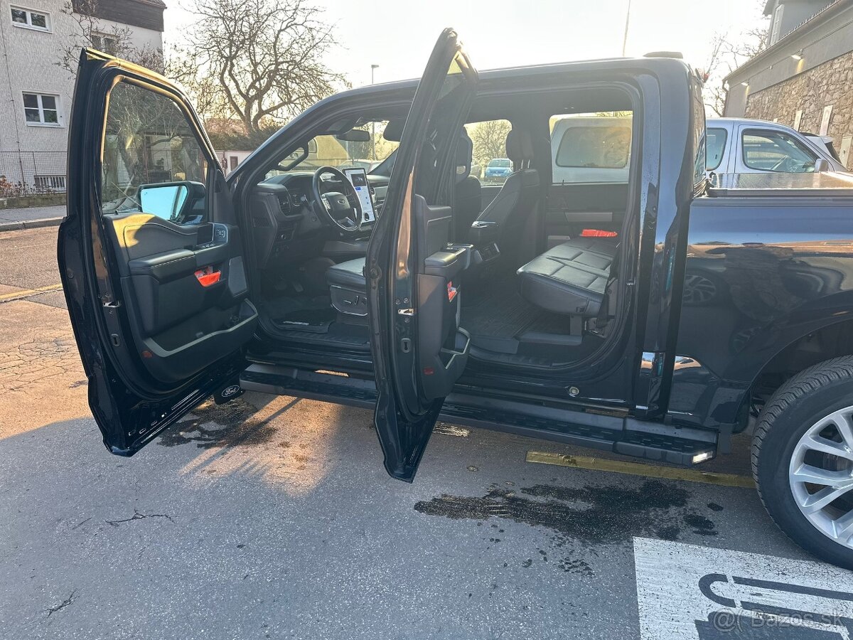 Ford F-150 Lightning - 12