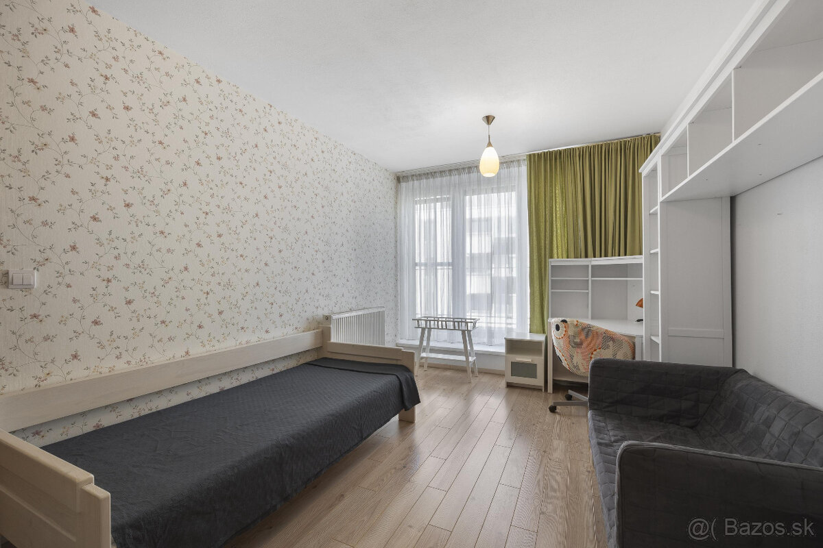 Priestranný mezonet v tichej lokalite s krbom - 12