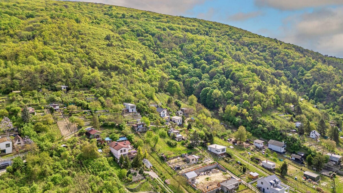 NA PREDAJ: Fantastická príležitosť Pozemok s dokonalým výhľ - 12