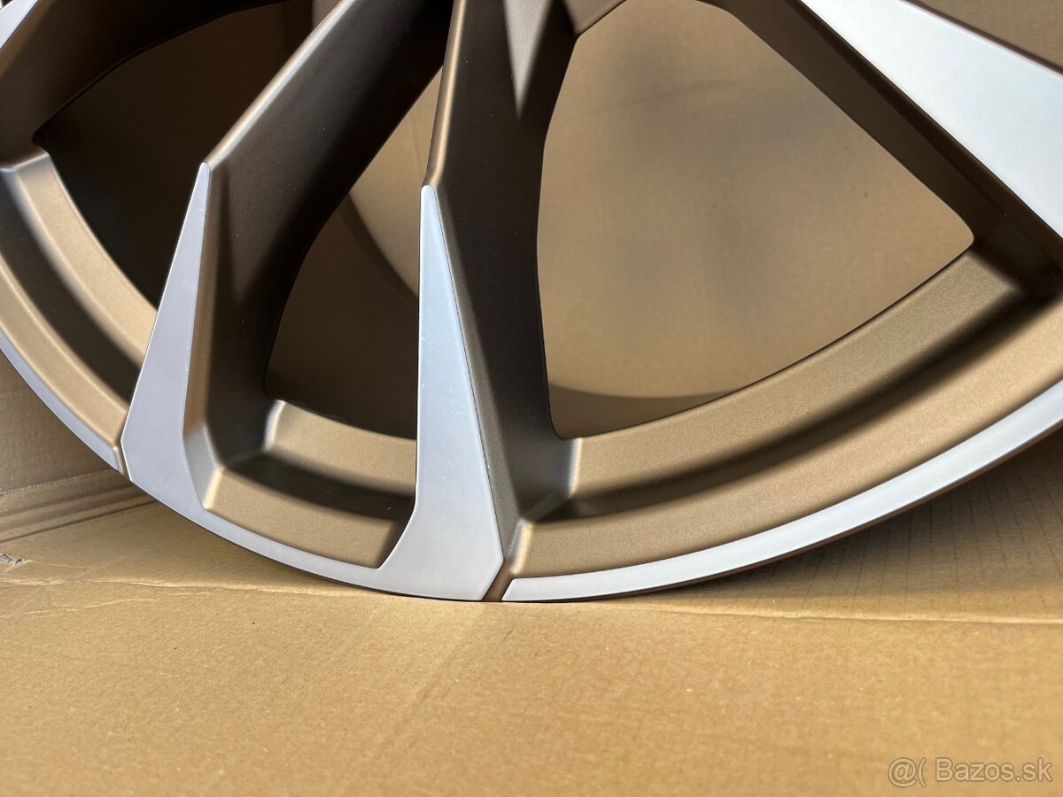 LAMBORGHINI URUS 23" Black, nové, originál - 12