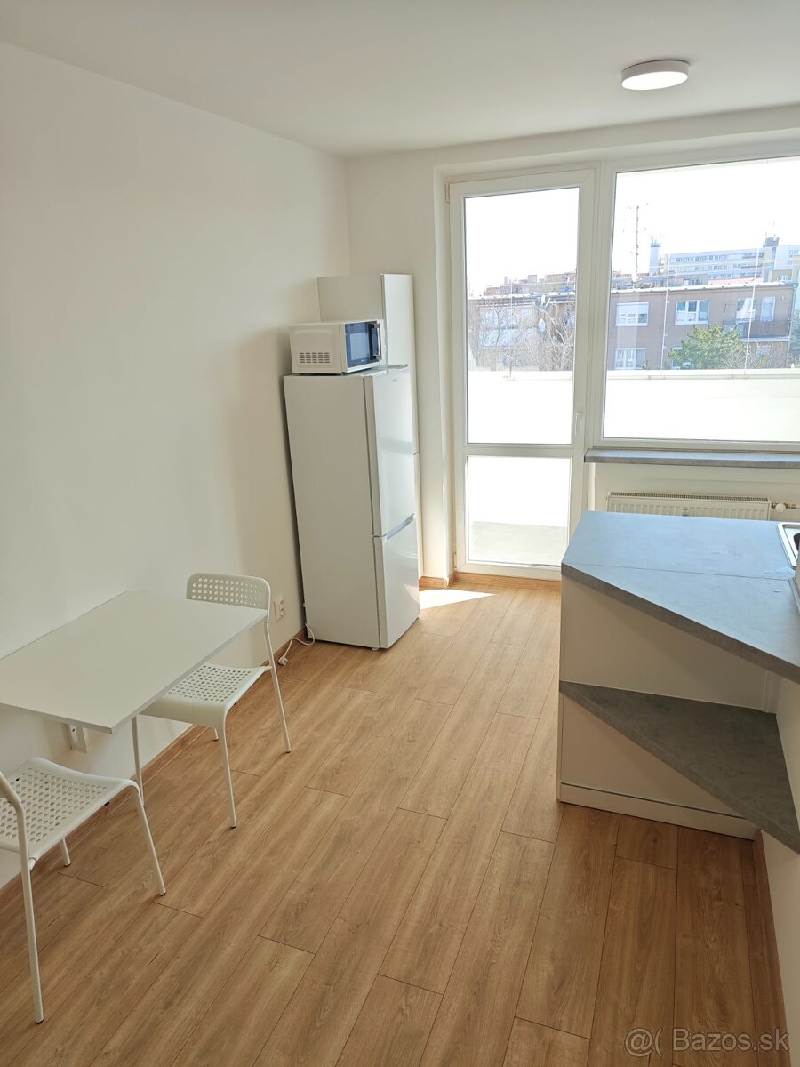 Prenajmem 1-izbový byt 35 m² Senec - 12