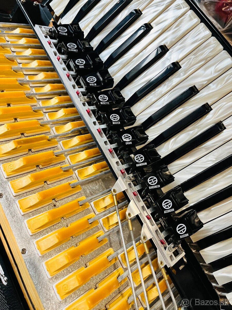 Predám profesionálny akordeón Borsini Wienna 374- 96 basový - 12