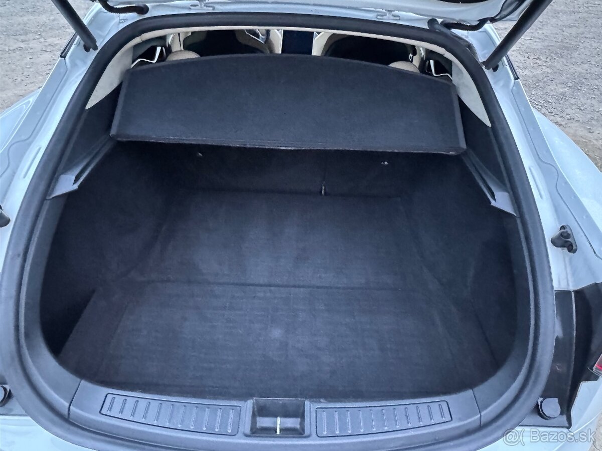 Tesla Model S P85 - Nabíjení ZDARMA - 12