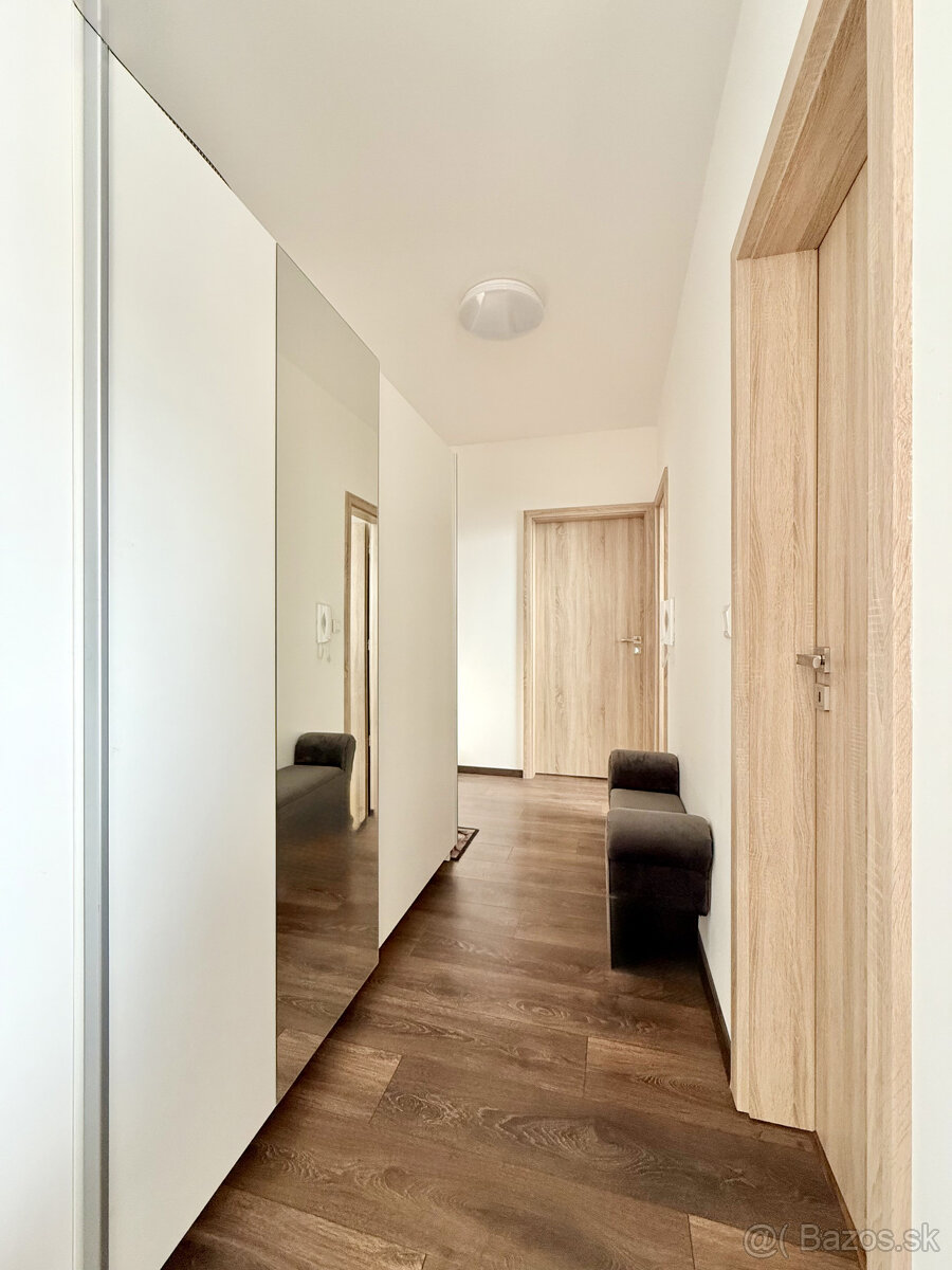 Stačí sa nasťahovať – moderný 2-izbový byt s balkónom a park – foto 7