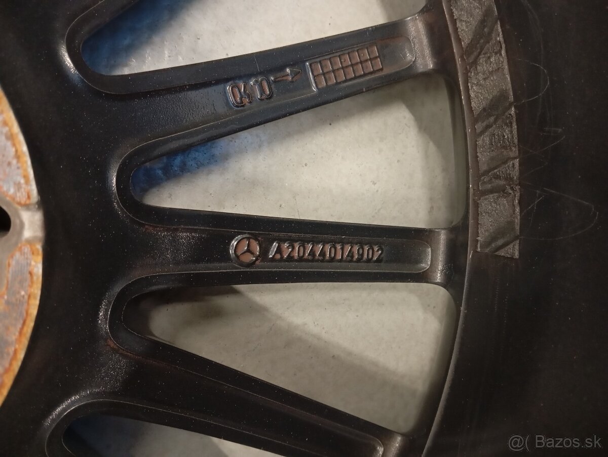 Mercedes AMG R19 - 12