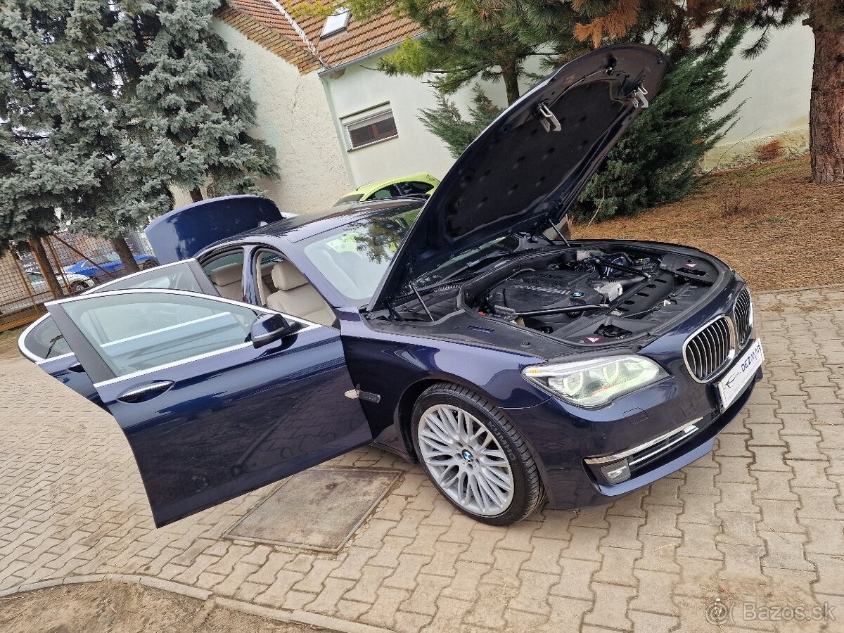 BMW 740i 320k A/T8 (benzín) - 12