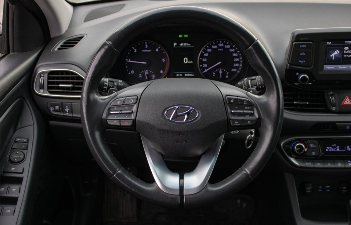 Hyundai i30 1.6 CRDi automat - 12