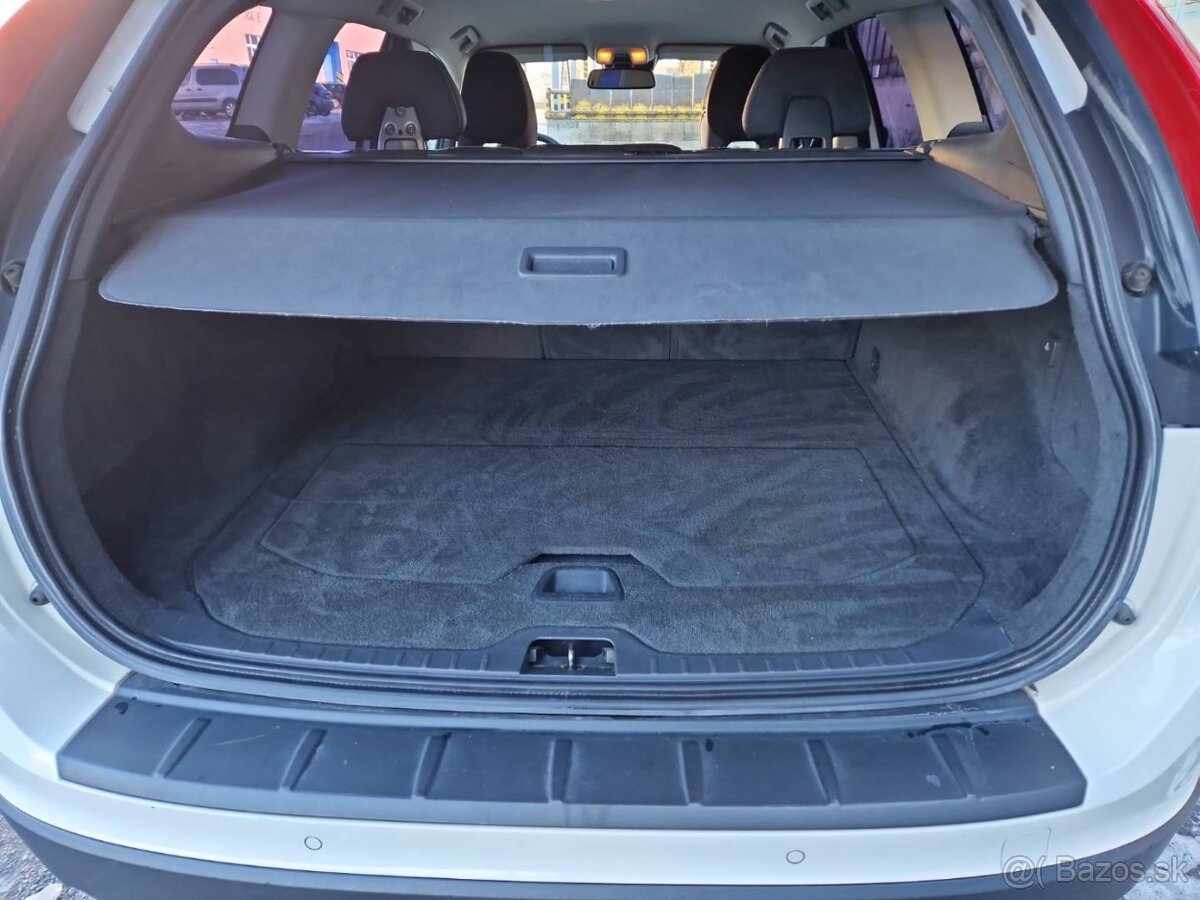 Predám Volvo XC60 2.4D AWD 120 KW manuál-6 r.v.2011 - 12