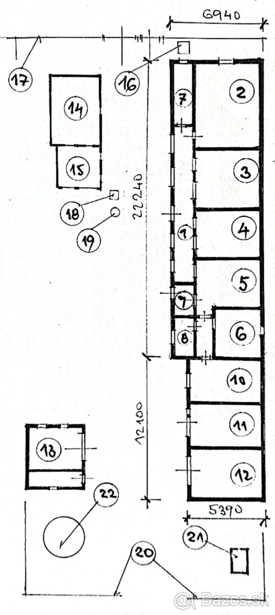 Rodinný dom s rozsiahlym pozemkom, bazénom, letnou kuchynkou - 12
