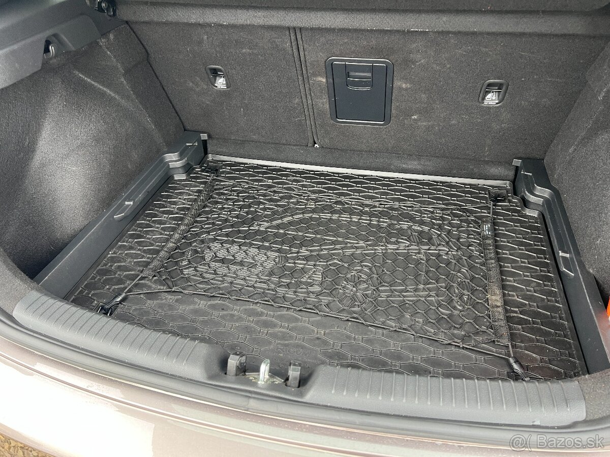 Hyundai i30 1.5 benzín 2021 - 12