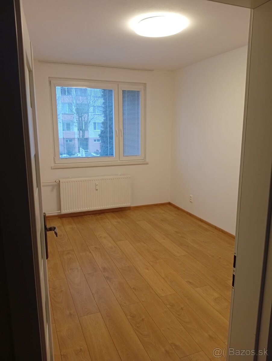 Prenájom 3 izboveho bytu v Ilave - 12