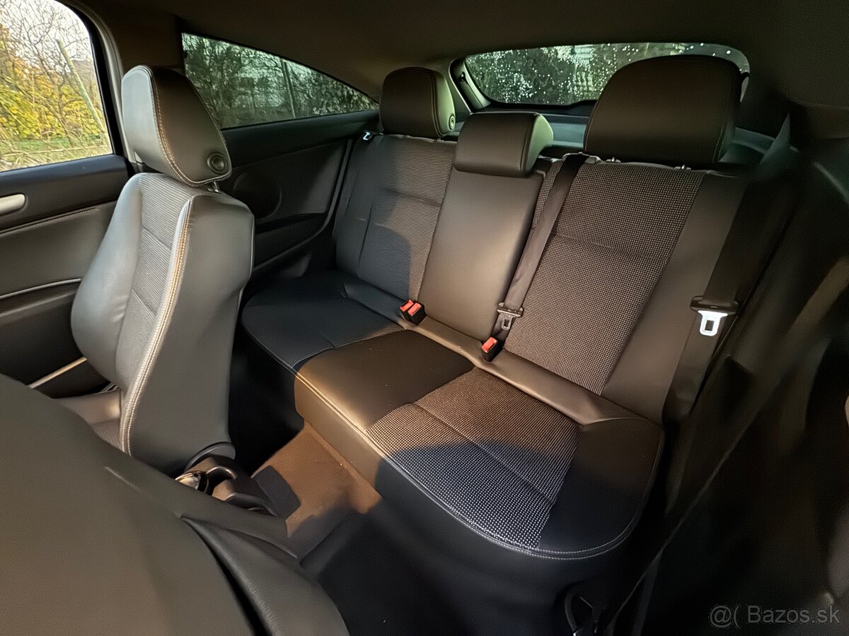 Opel Astra GTC 1.9 cdti (2008) - 12