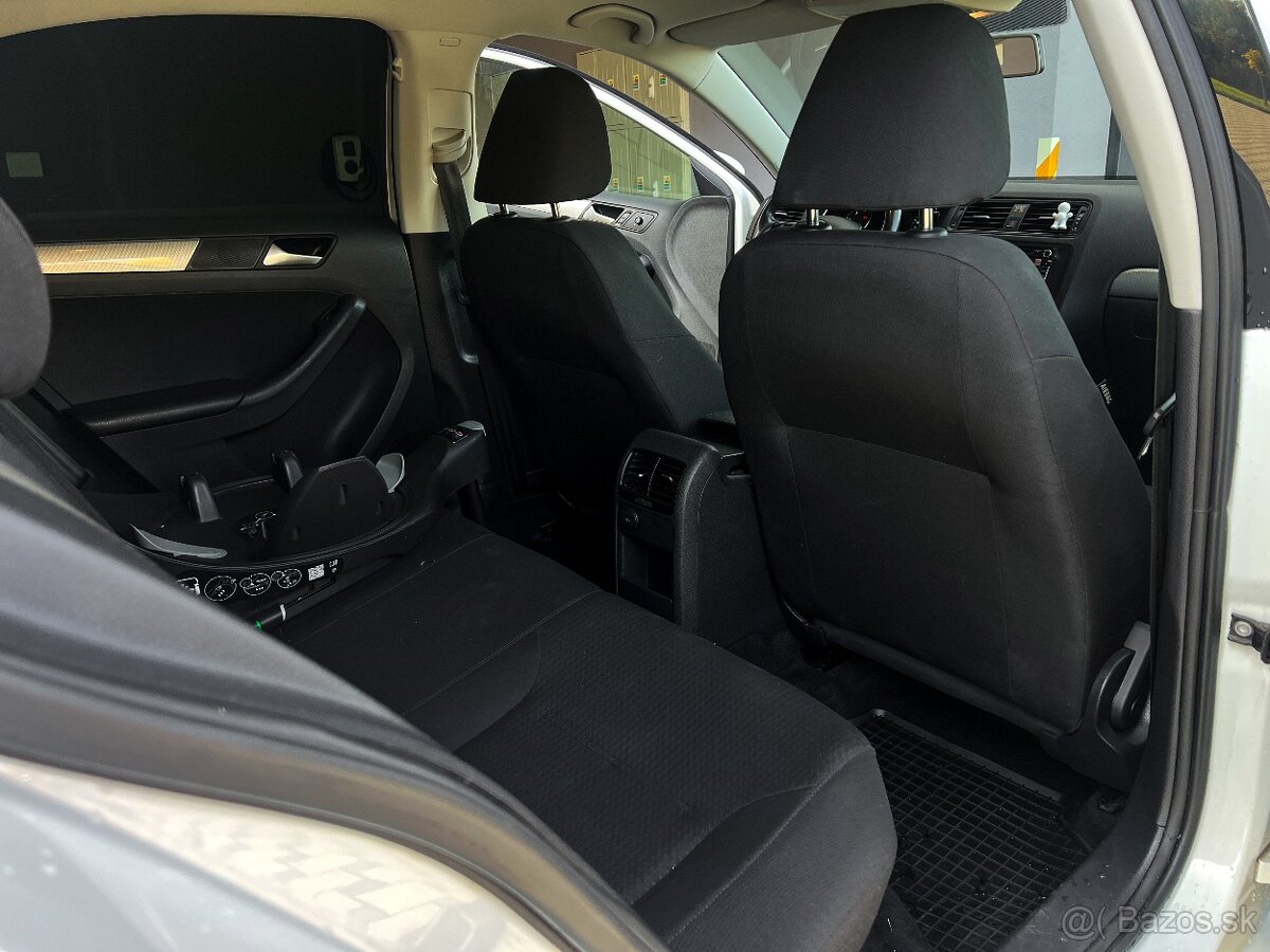 Volkswagen Jetta 1.2 TSI Comfortline - 12