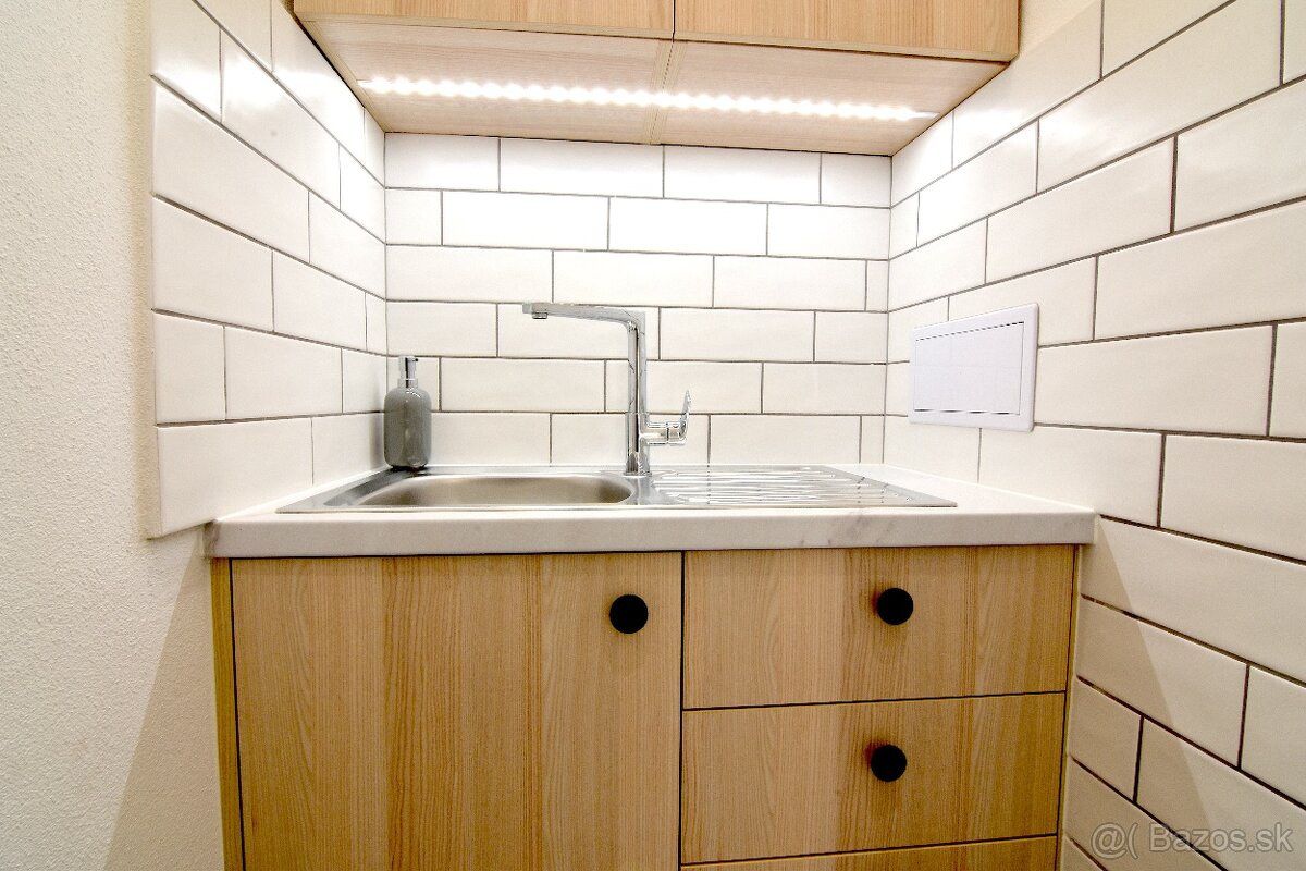 Zrekonštruovaná SMART kancelária s parkovaním v centre Nitry - 12