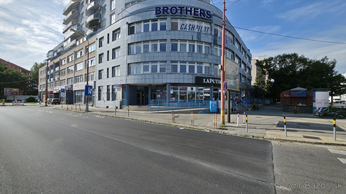 VELKOMETRÁŽNY 1 IZB.AP.BYT-TRNAVSKÁ CESTA,RUŽINOV,BRATISLAVA - 12