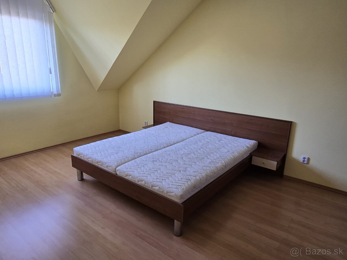 REZERVOVANE - 3 podlažný, 7 izbový RD s bazénom a garážou - 12