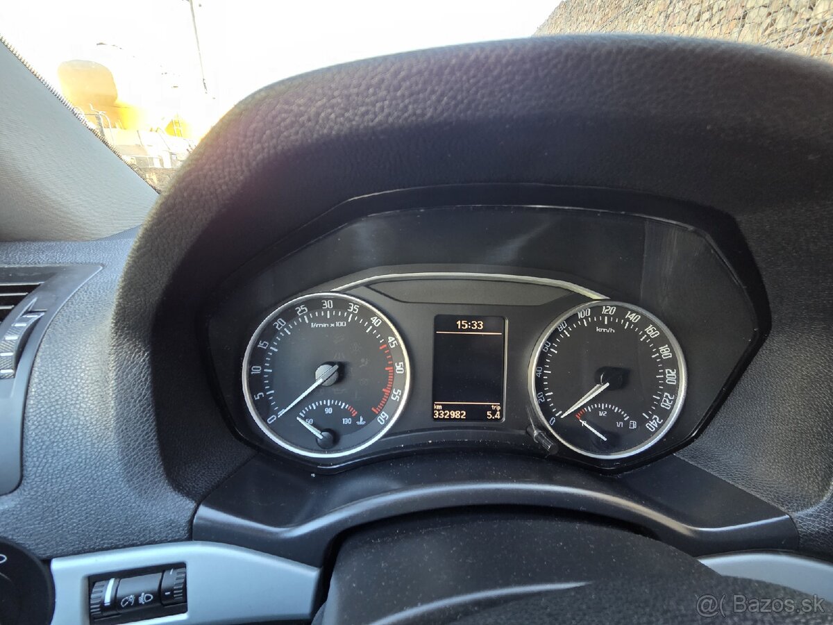 Škoda Octavia 2 facelift 1.6 TDI (77kw) - 12