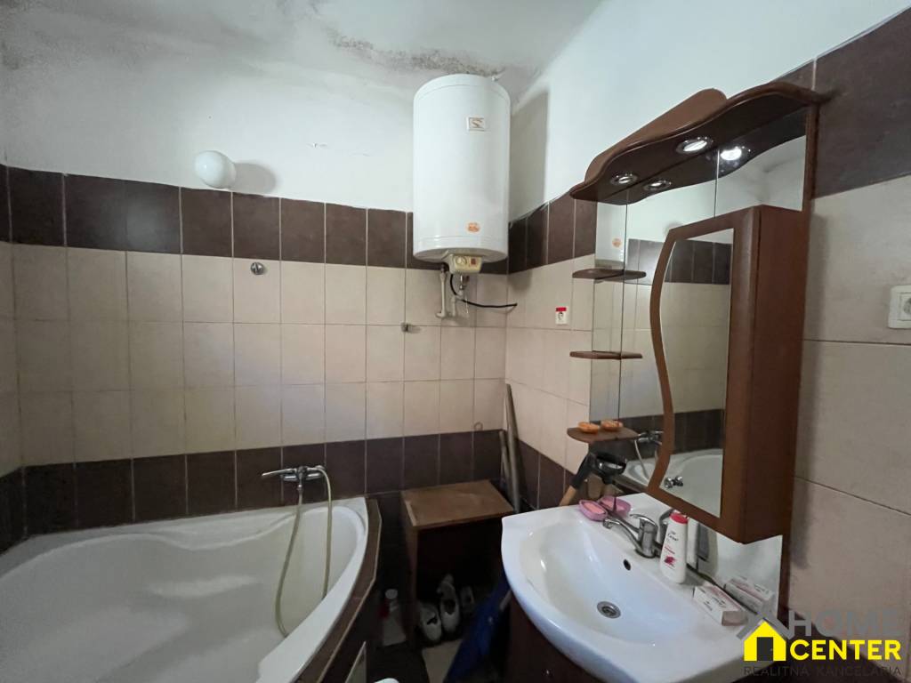 EXKLUSÍVNY PREDAJ 2 izb. rod.domu na 6,5 árovom pozemku,Zemi - 12