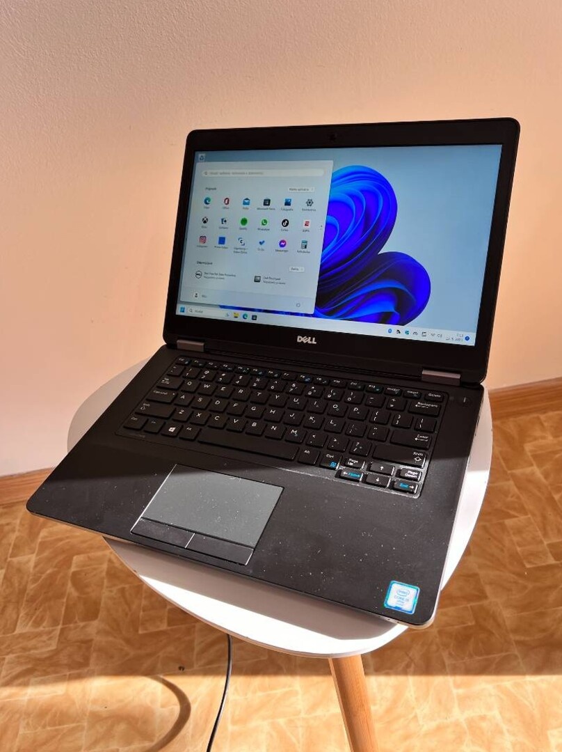 Notebook 14" DELL.Intel i5-6300U 2x2,40GHz.8gb ram.120g SSD - 12