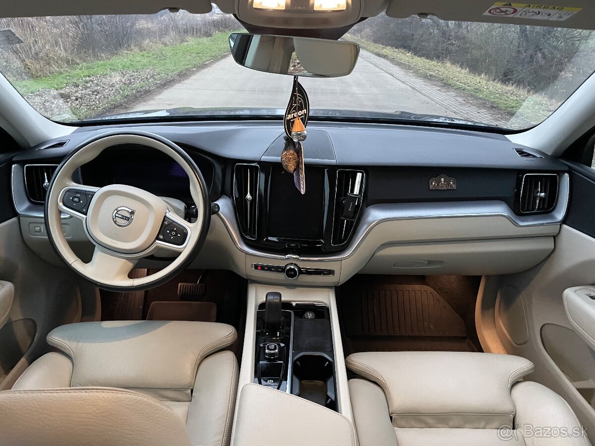 Volvo XC60 2,0 B4D Mommentum AWD - 12