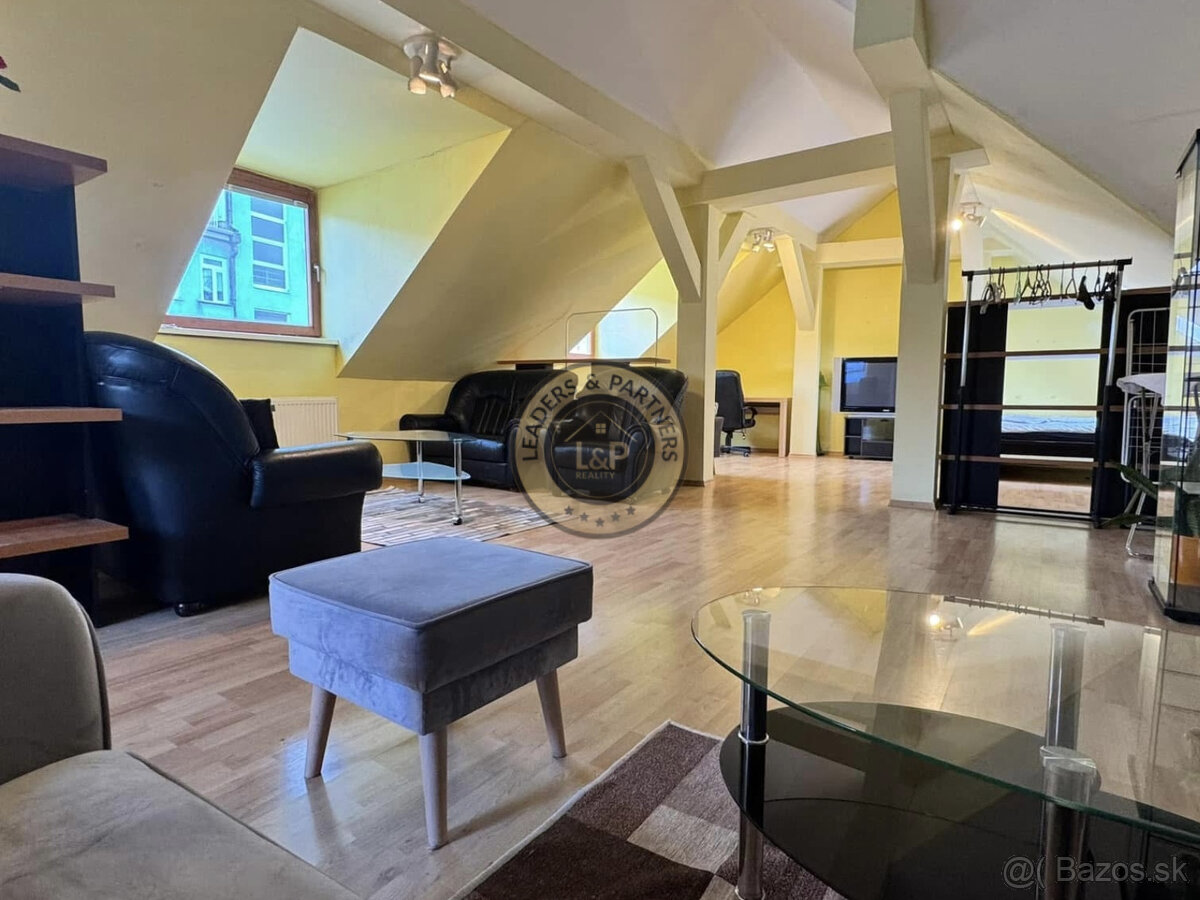 Jedinečný loft v úplnom centre - 12