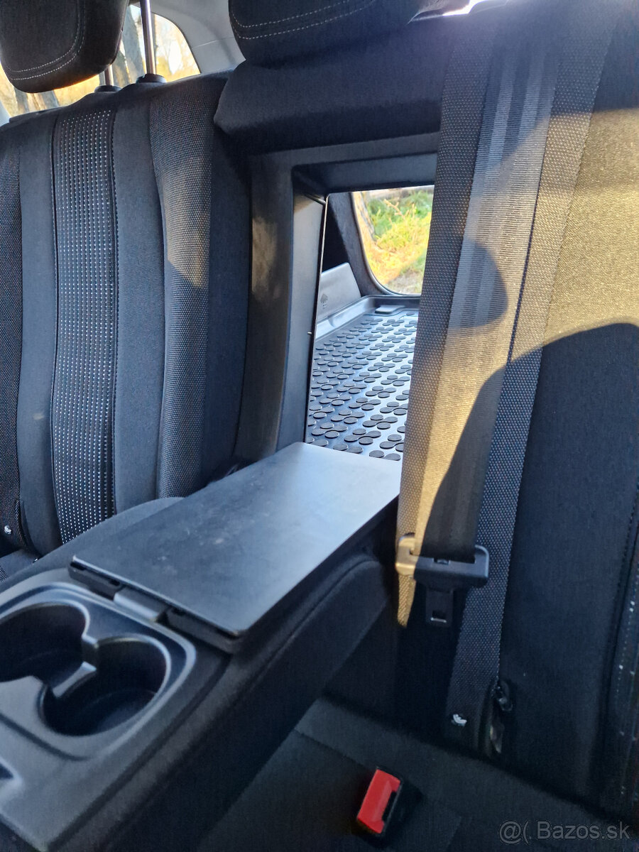 Peugeot 308 SW 2.0 HDI 110 kW - 12