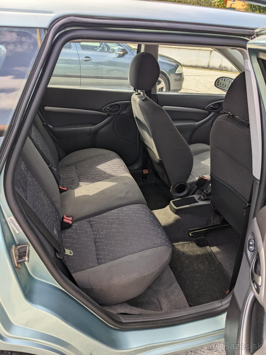 Ford Focus Kombi - spoľahlivé rodinné auto - 12