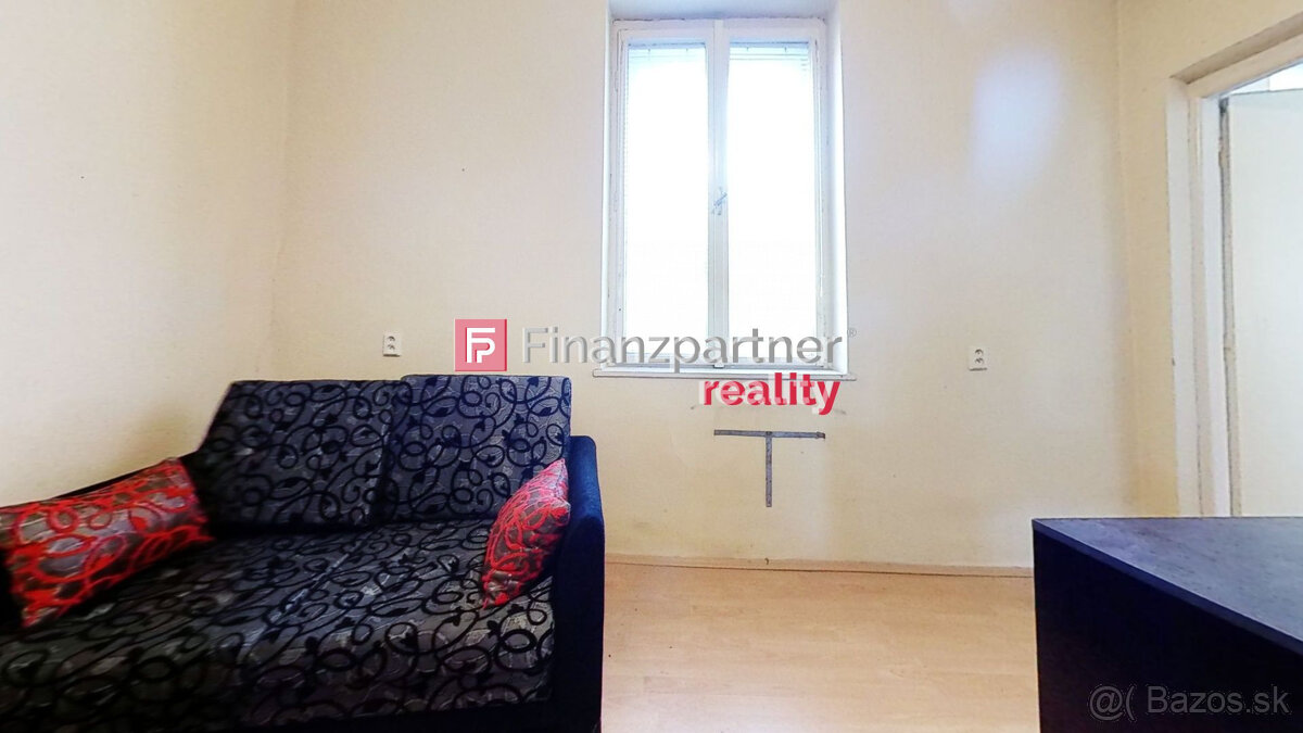 Ponúkame Vám na predaj dva domy na jednom dvore, centrum Lev - 12