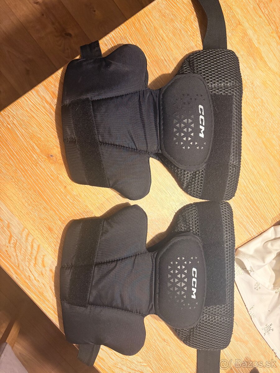 Brankarske hokejove rukavice,kolenacky,suspenzor,prilba - 12