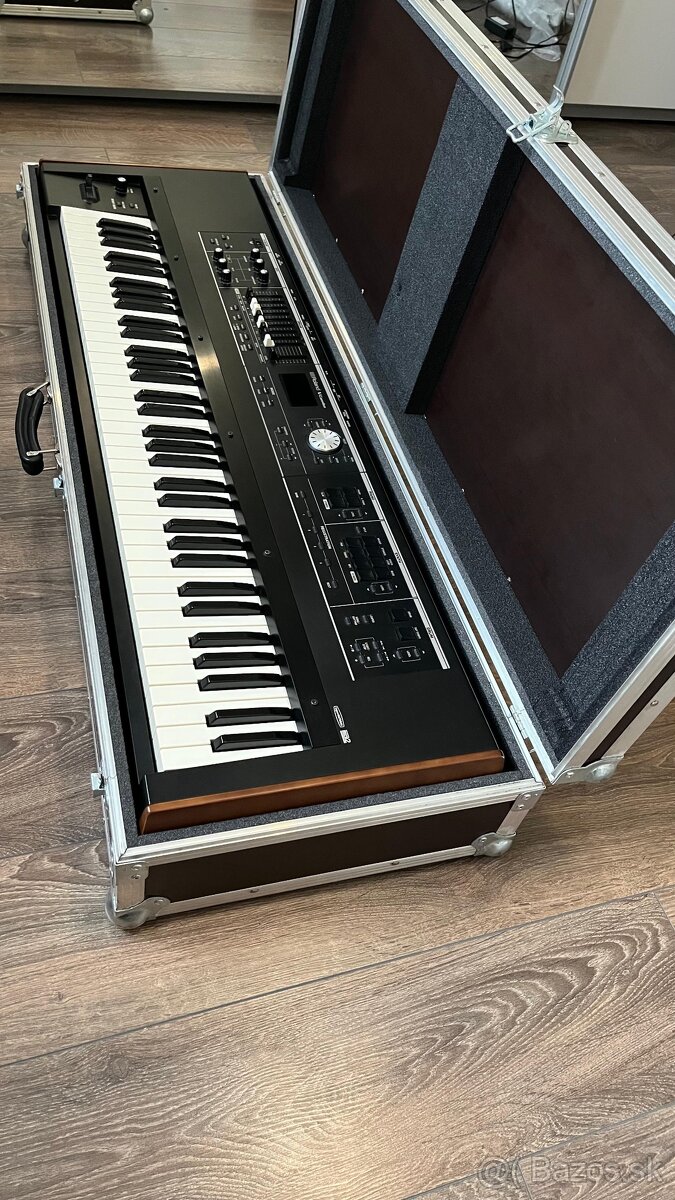 Predám Roland VR-730 + hard case - 12