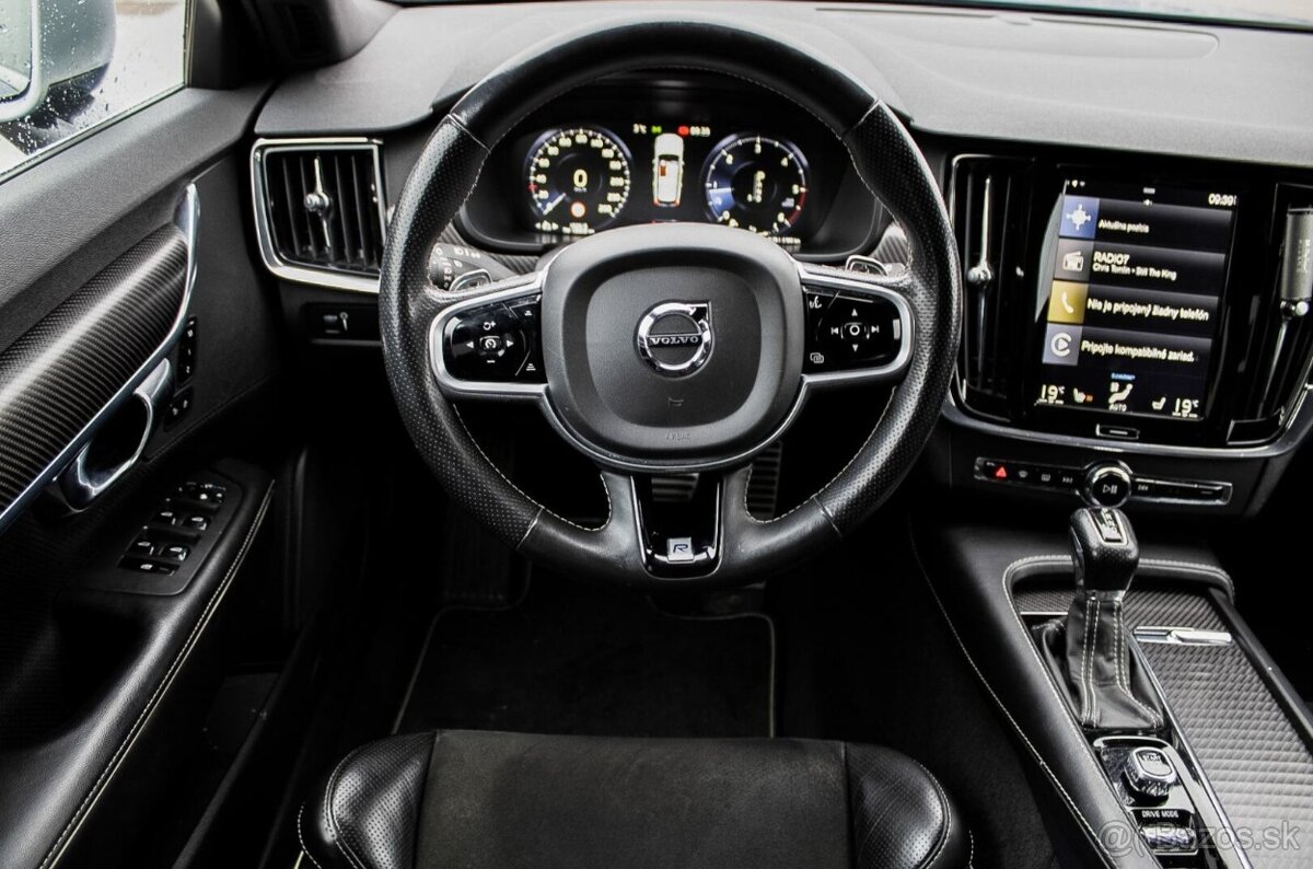 Volvo V90 D4 2.0L R-Design A/T, 140 kW (2017) - 12