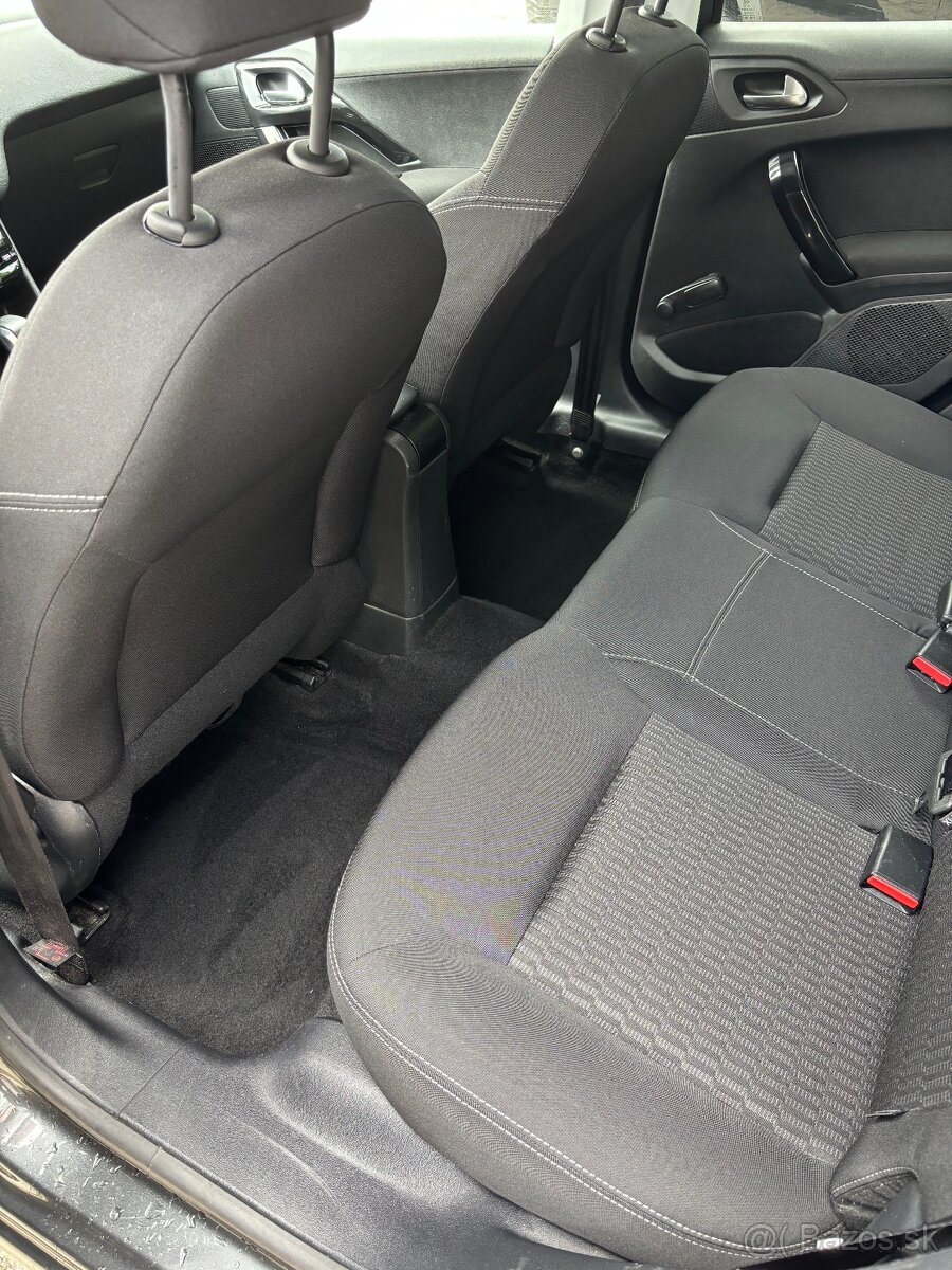 Peugeot 208 / 2014 / 1.2 Benzín - 12