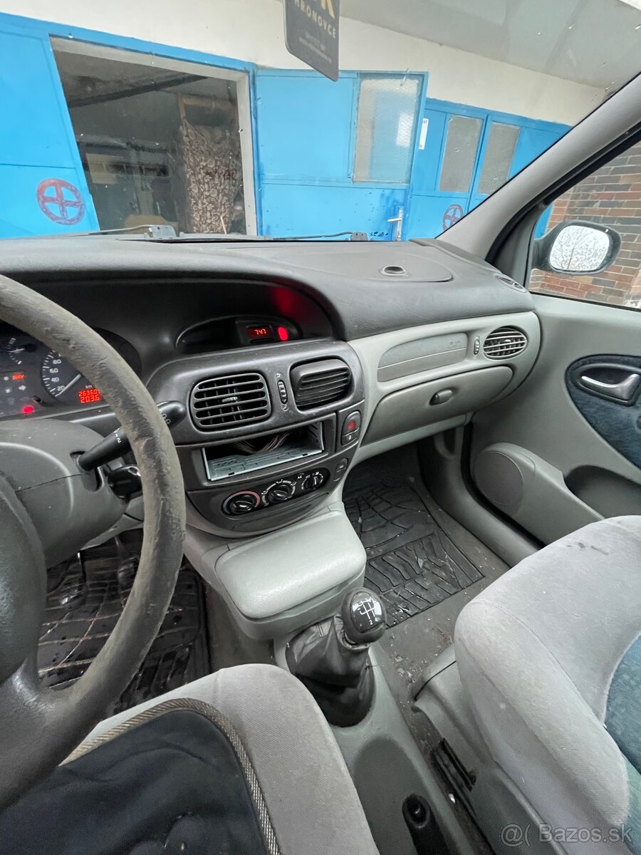 Renault megane scenic - 12