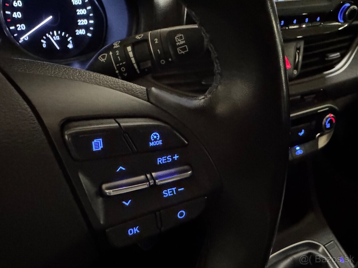 Hyundai i30 1,4 73kW benzín 87000km 2018 Led combi - 12