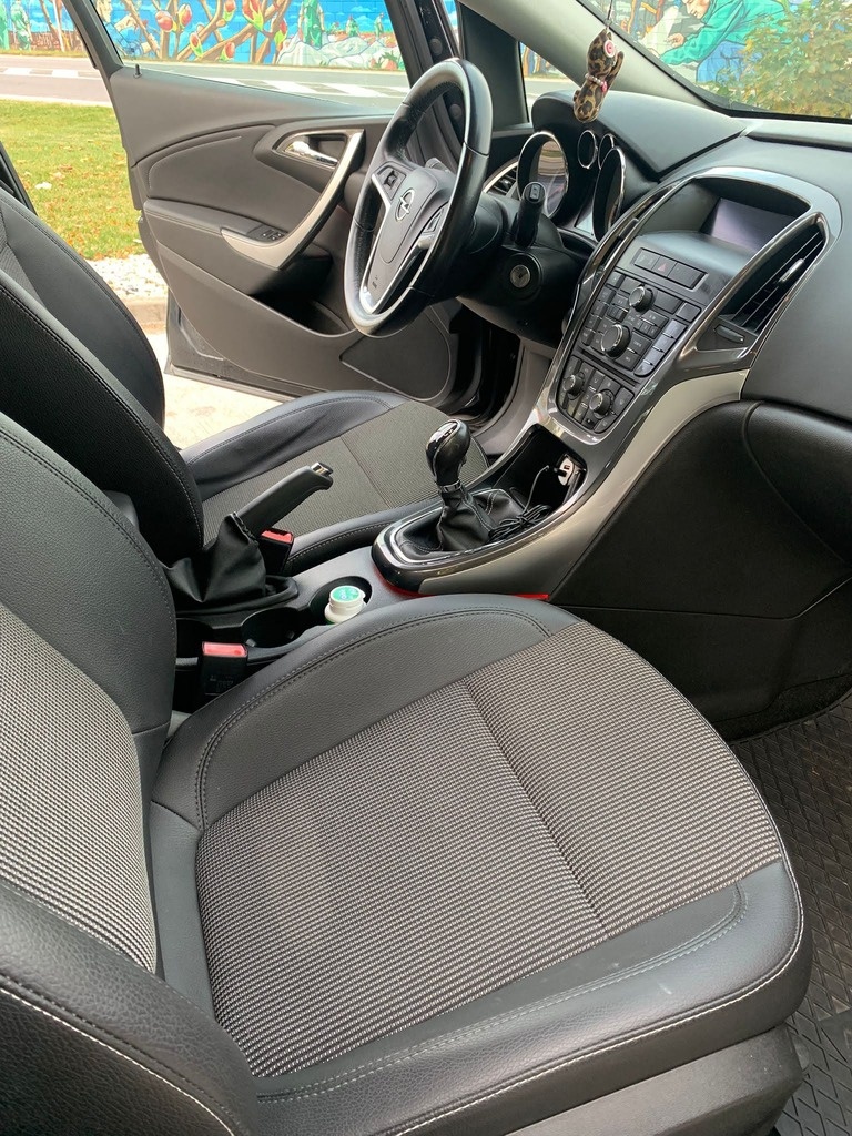 Opel Astra J Cosmo. 1.4 - 12